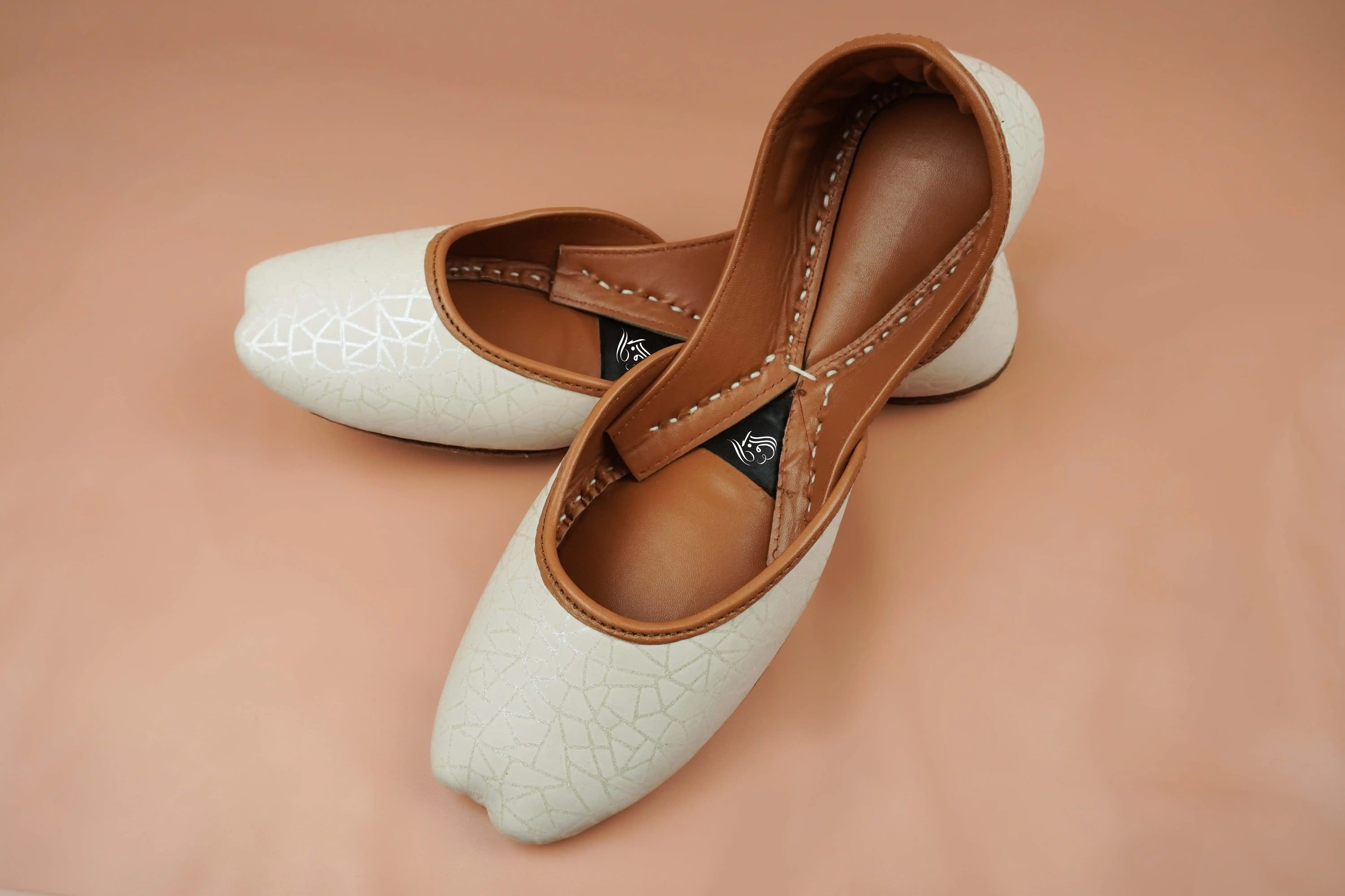 Badal Khussa Elegant White Crackle Pattern with Tan Leather Detailing
