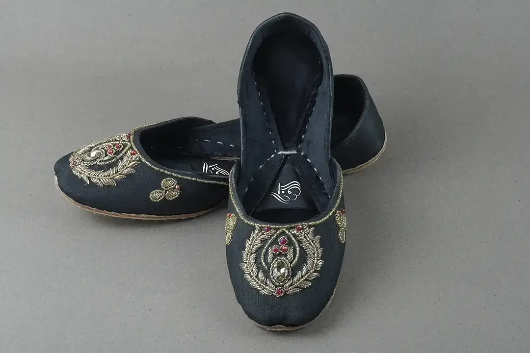 Glam Elegant Black Embroidered Khussa