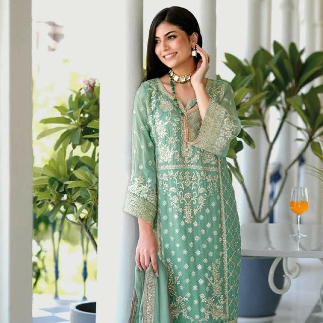 Elegant Embroidered Pakistani Suit Traditional Festive Wear