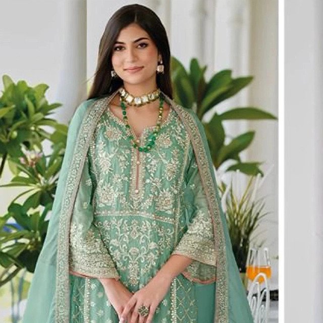 Elegant Embroidered Pakistani Suit Traditional Festive Wear