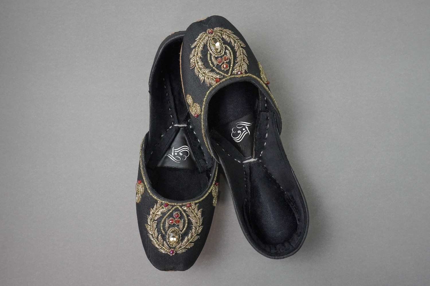 Glam Elegant Black Embroidered Khussa