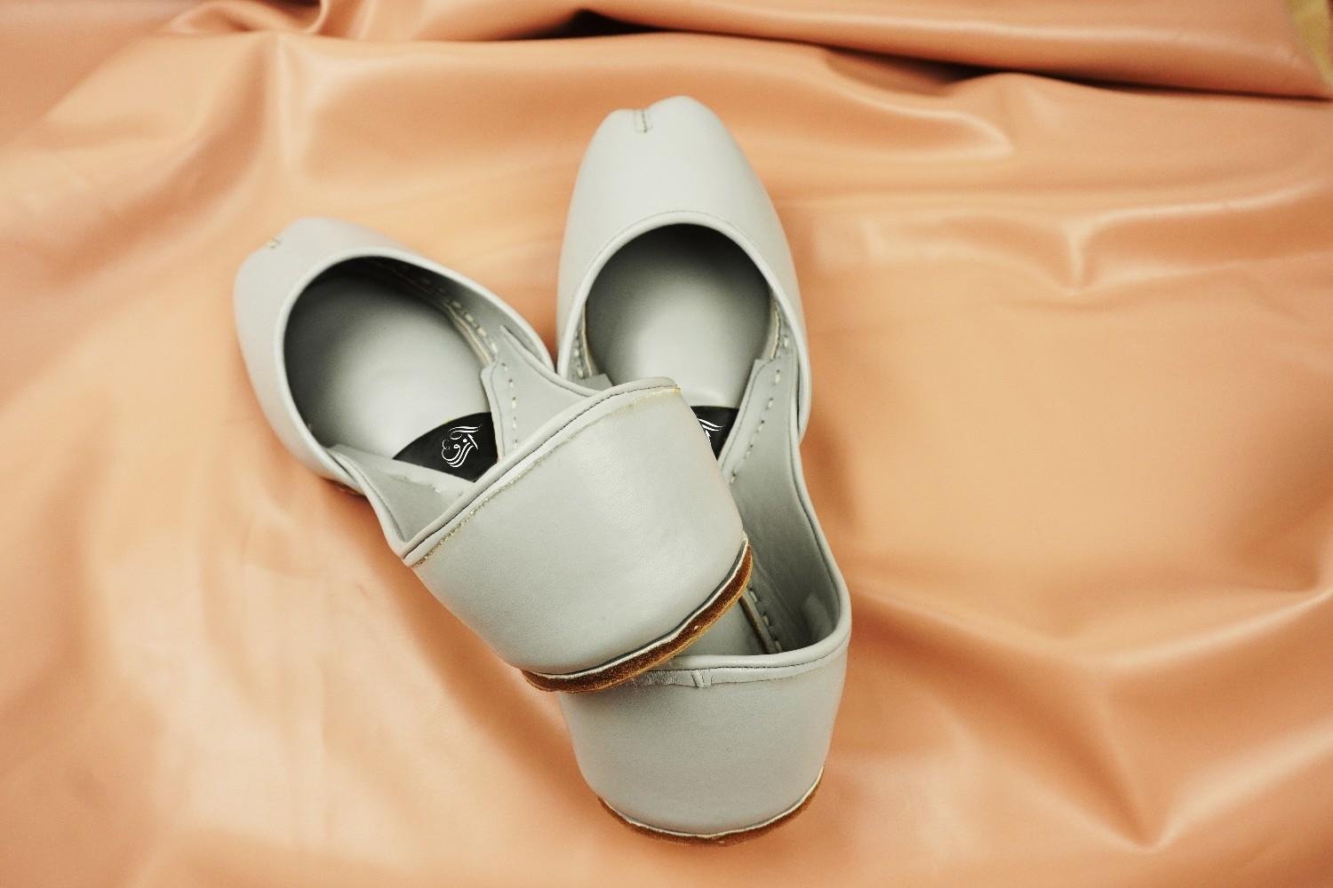 Elegant Gray Leather Khussa