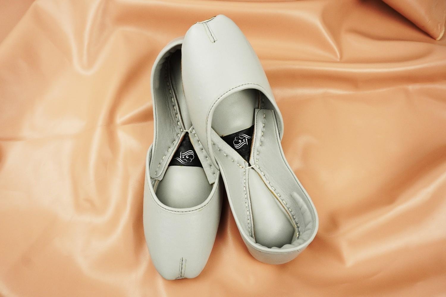 Elegant Gray Leather Khussa