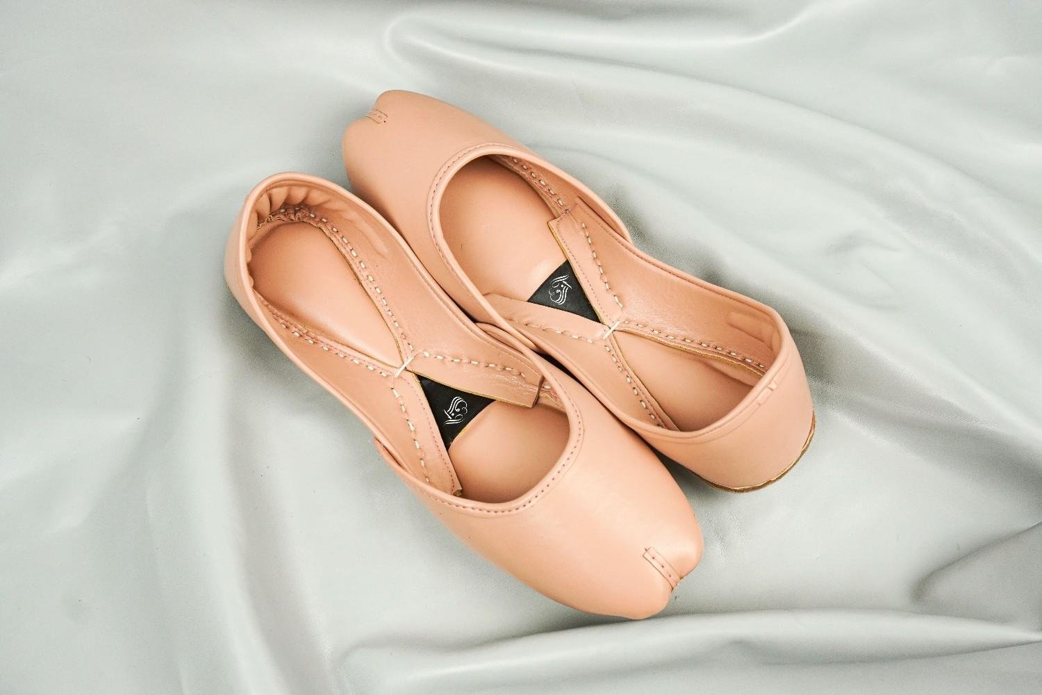 Elegant Pink Leather Khussa