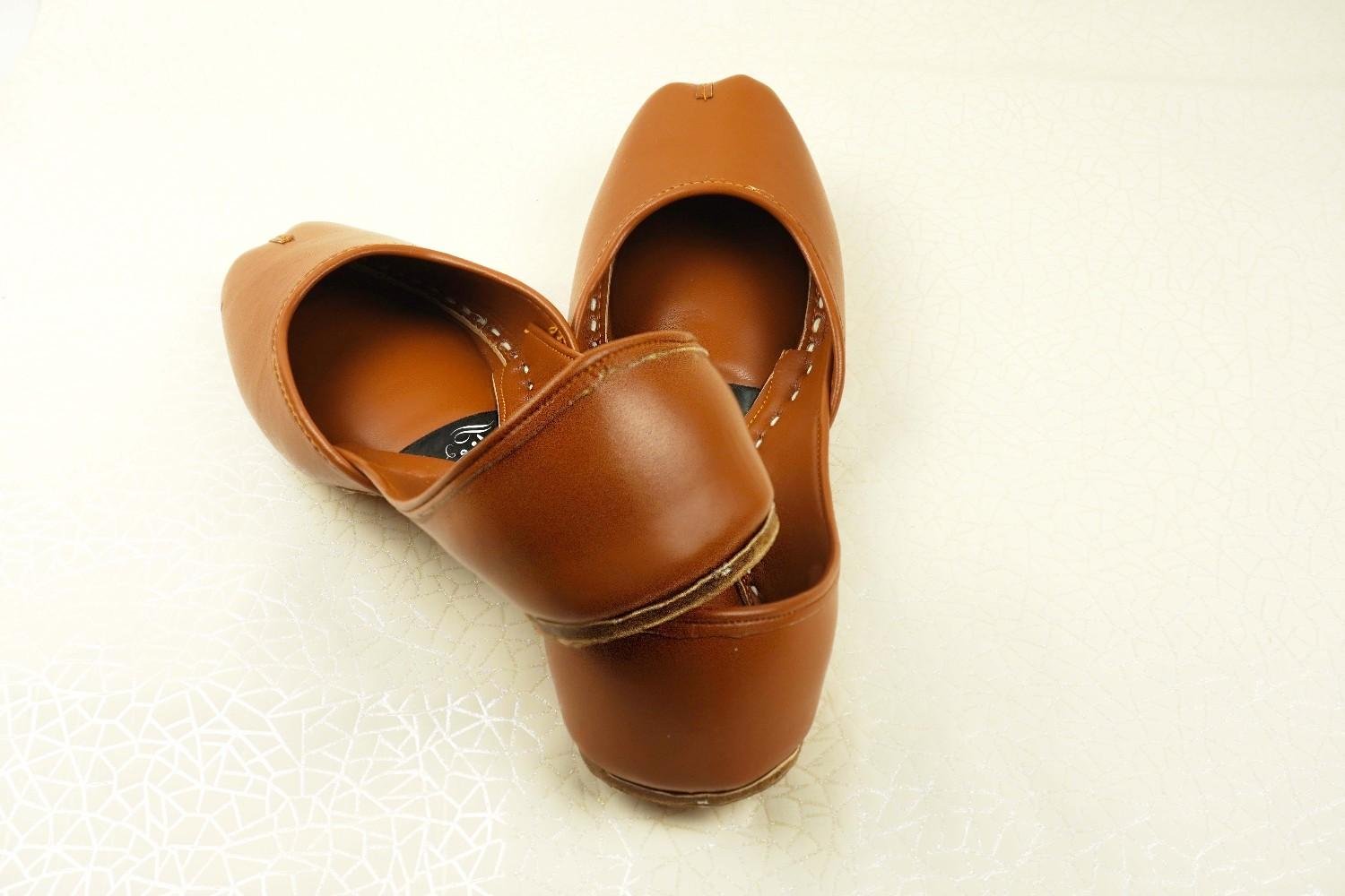Stylish Brown Leather Khussa
